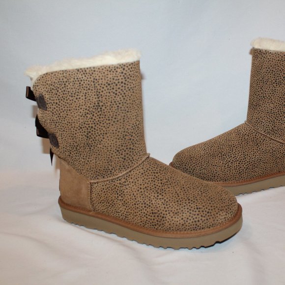 NIB UGG WOMEN'S CLASSIC SHORT CHEETAH BAILEY BOW SUEDE SHEARLING BOOTS - Picture 3 of 7